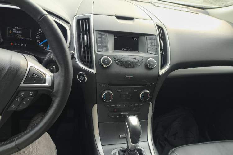 Used Ford Edge 2015 2.0T GTDi Two-Wheel-Drive Platinum Edition