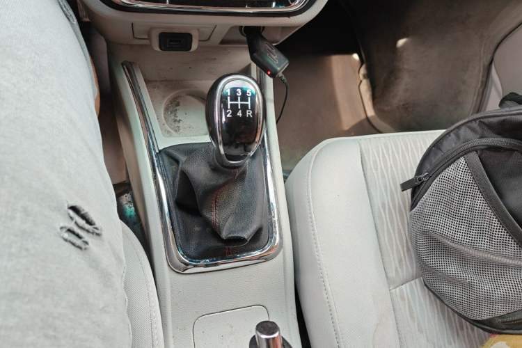 Used Jinbei New Hiace X30L CNG 2021 1.5L Natural Gas Wealth Single-Steaming Air-Conditioned Van SWCC15M
