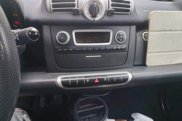 Used smart fortwo 2011 1.0 MHD Kobe Special Edition Audio And AC Panel