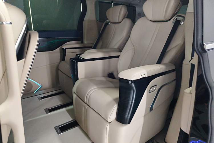 Used Wey Gaoshan 2023 Four-Wheel-Drive Executive Extended Version Left Rear Seat