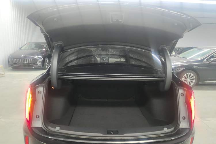 Used Hongqi E-QM5 2022 431 km Charge & Enjoy Edition