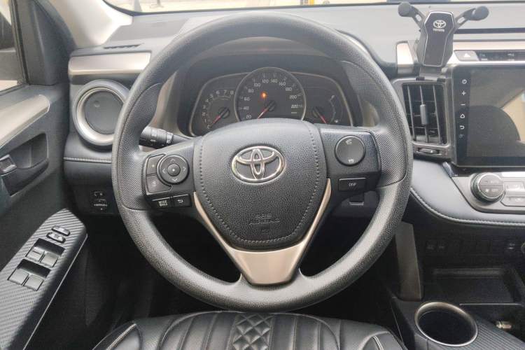Used Toyota RAV4 2015 2.0L CVT Two-Wheel Drive Fashion Edition
