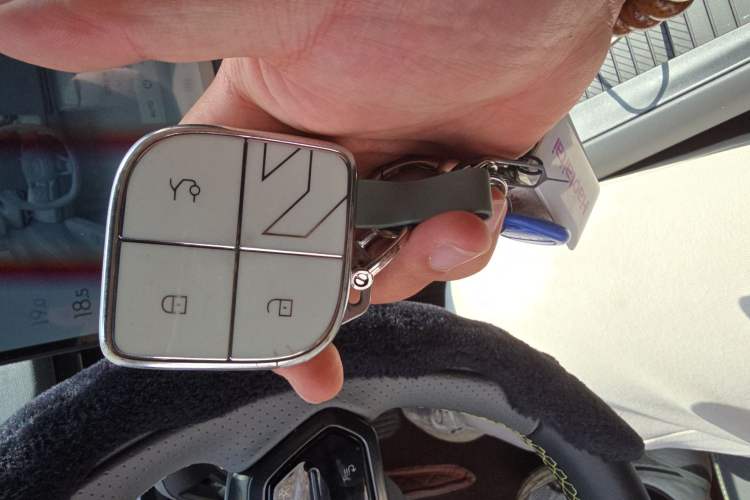 Used Lynk & Co 08 EM-P 2025 120km Long-Range Pro Vehicle Key