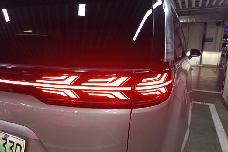 Used Denza D9 2022 EV 620 Prestige Model
