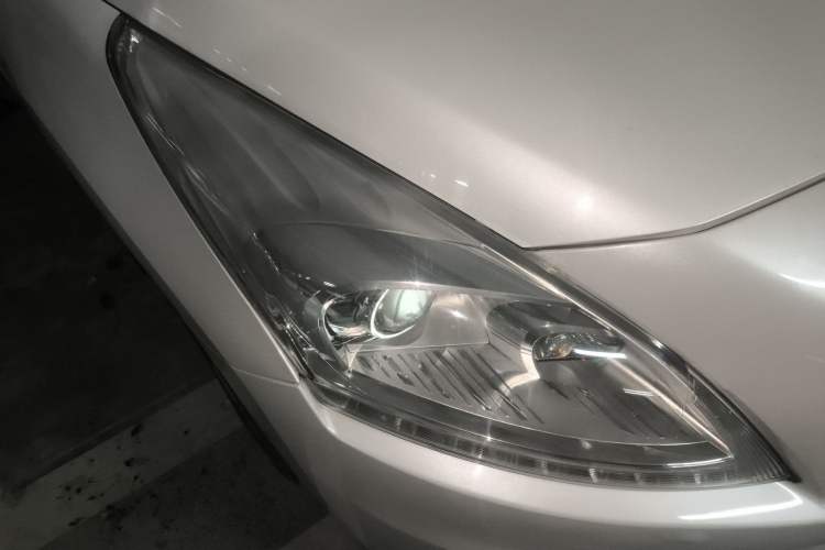 Used Peugeot 3008 2015 2.0L Automatic Trend Edition Right Front Headlight