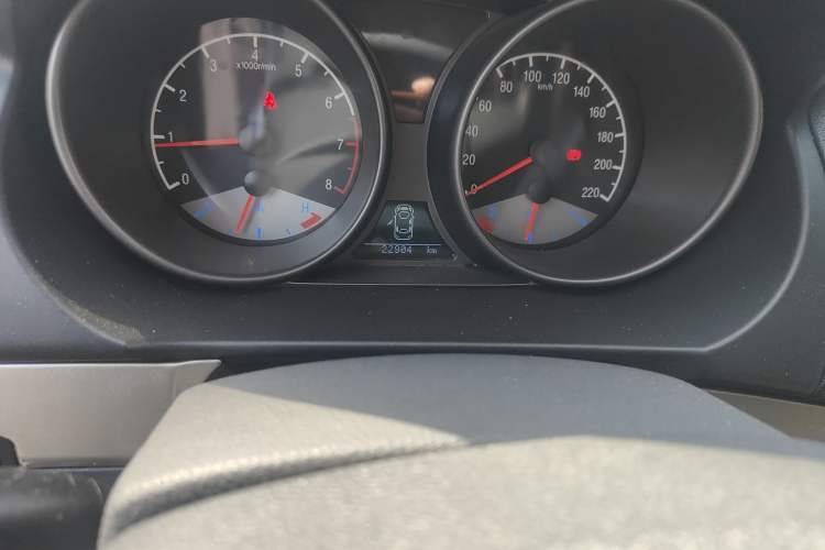 Used Geely Auto GX7 2015 Classic Edition 1.8L Manual Elite Model China V Standard Odometer Close Up