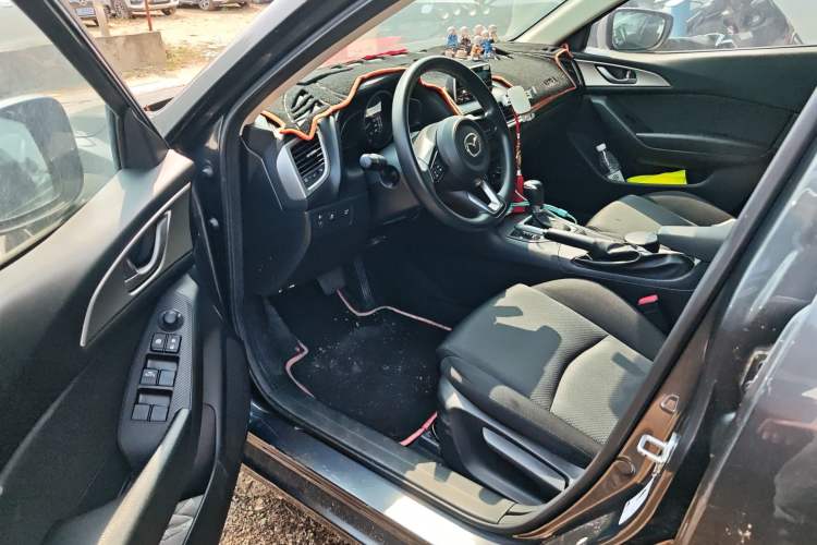 Used Mazda 3 Axela 2017 Sedan 1.5L Automatic Comfort Model Emission Standard China V Driver Seat