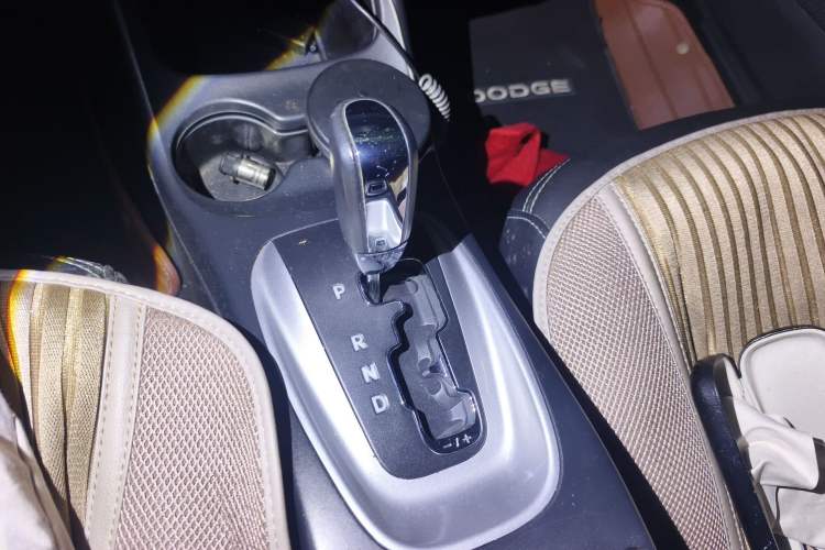 Used Dodge Journey 2013 2.4L Two-Wheel Drive Luxury Version Gear Lever