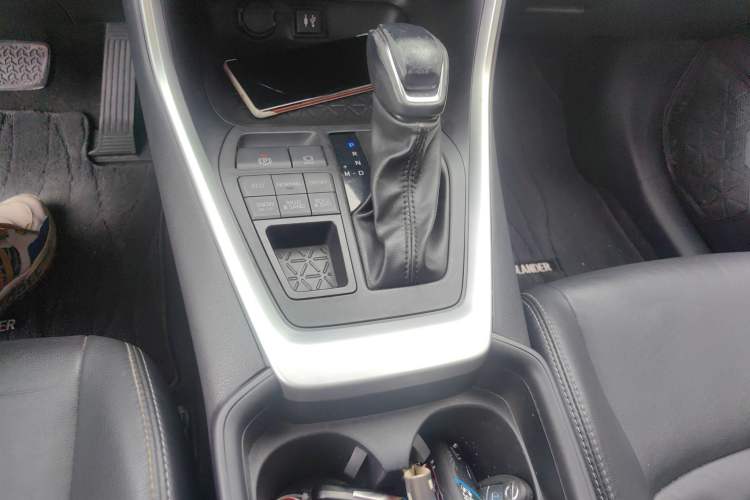 Used Toyota Wildlander 2022 2.0L CVT 4x4 Luxury PLUS Edition