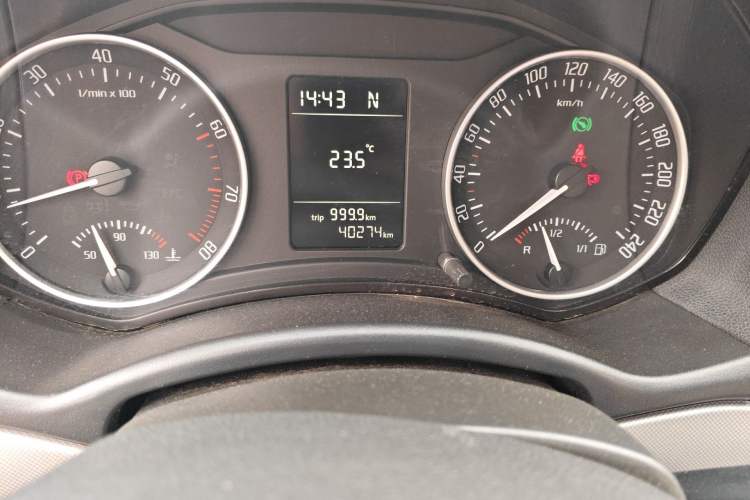 Used Skoda Octavia 2014 1.6L Automatic Yijun Edition Odometer Close Up