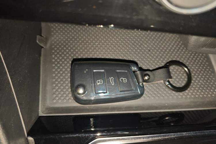 Used Volkswagen Sagitar 2025 Revised Version Three 300TSI DSG Excellence Edition
