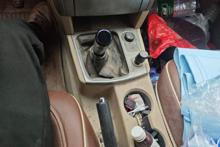 Used JMC Yuhu 7 2012 2.4T Four-Wheel Drive Manual Standard Edition JX4D24 Gear Lever