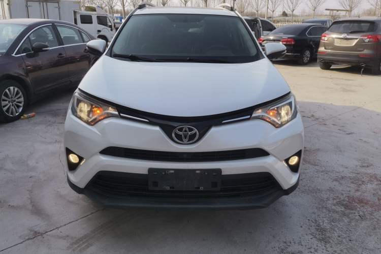 Used Toyota RAV4 2016 2.0L CVT Two-Wheel Drive Fashion Edition China V Standard Front