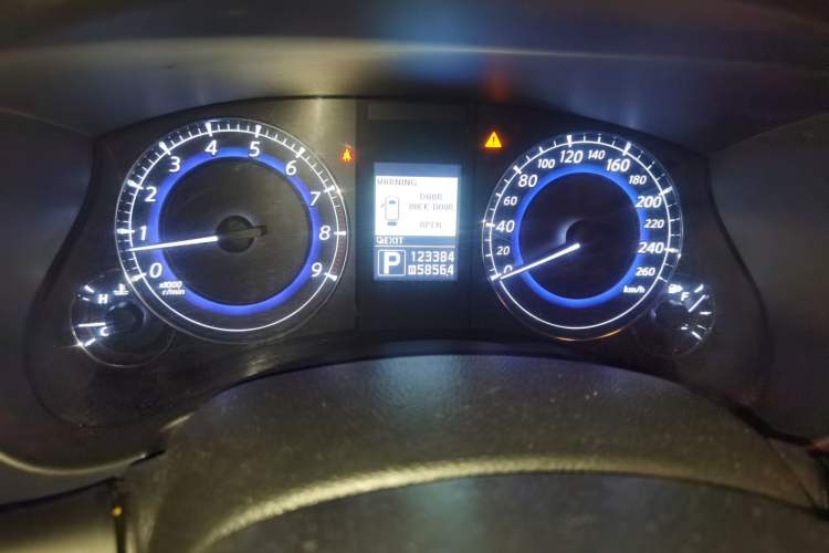 Used Infiniti QX50 2013 2.5L Two-Wheel-Drive Elegant Edition
