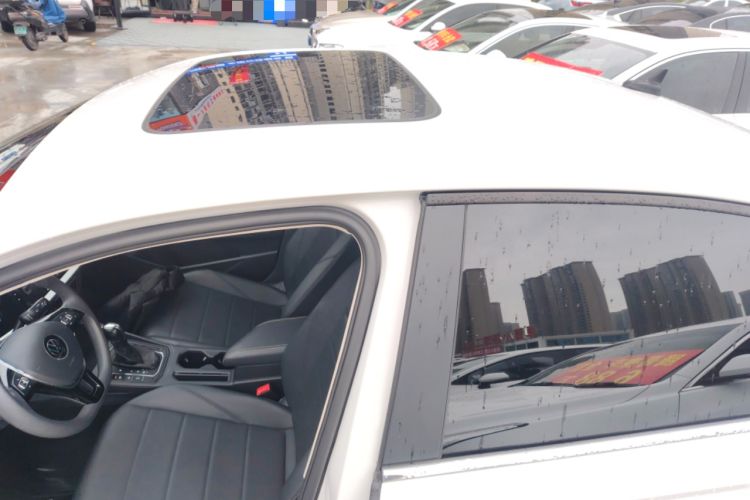 Used Volkswagen Lavida 2022 1.5L Automatic Comfort Edition Roof