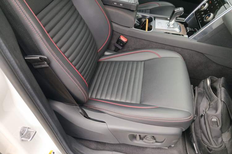 Used Land Rover Discovery Sport New Energy 2022 P300e Performance Tech Edition
