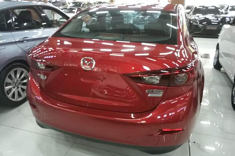 Used Mazda 3 Axela 2016 Sedan 1.5L Automatic Luxury Model
