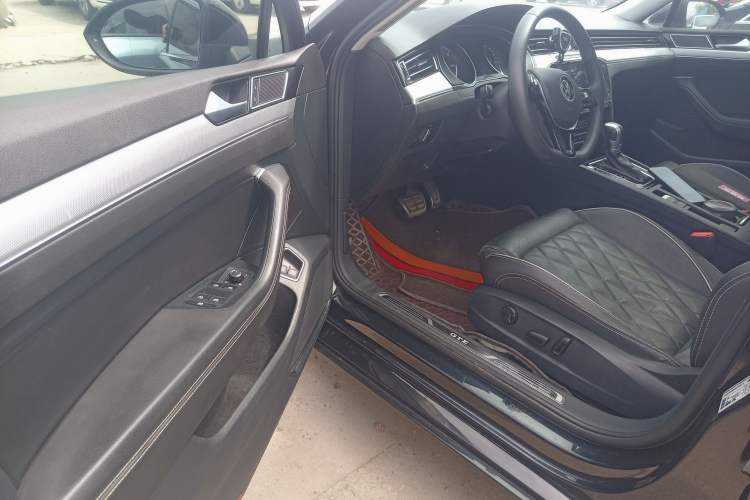 Used Volkswagen Magotan GTE Plug-in Hybrid 2020 GTE Luxury Model Driver Seat