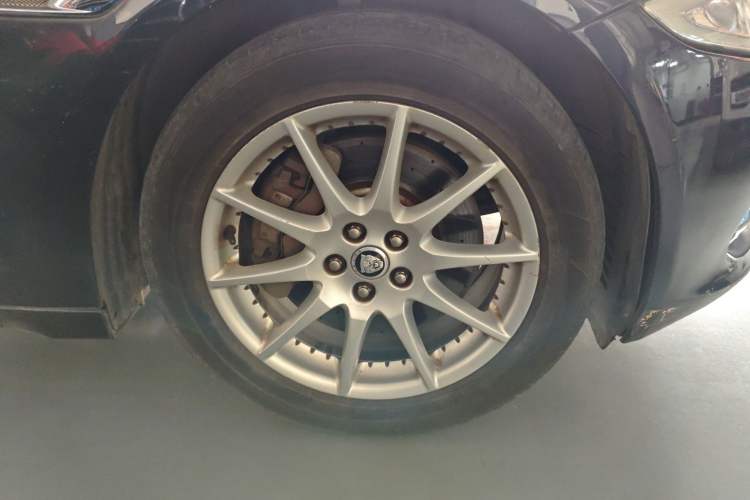 Used Jaguar XJ 2012 XJL 3.0 Panoramic Business Edition Right Front Wheel Hub