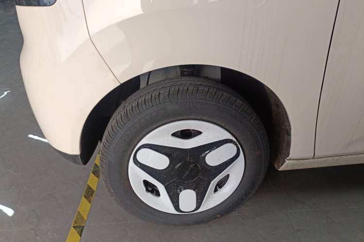 Used Geely Galaxy Panda 2025 210 km – Yuanqi Bear Left Front Wheel Hub