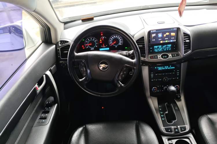 Used Chevrolet Captiva 2014 2.4L 4x4 Flagship Edition 7 Seats Steering Wheel