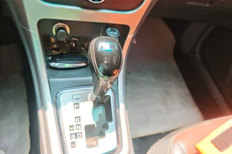 Used BYD F3 2015 Energy-Saving Edition 1.5L Automatic Luxury Model Gear Lever