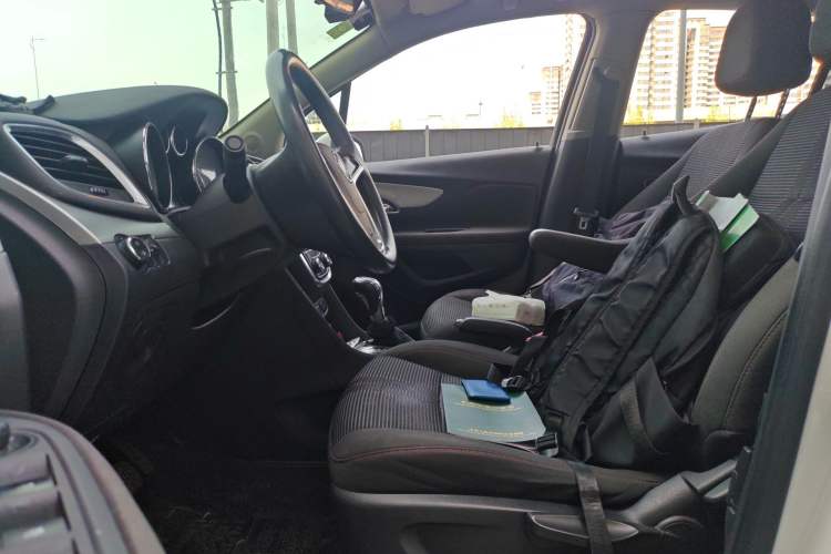 Used Buick Encore 2015 1.4T Automatic Two-Wheel Drive Urban Elite Version
