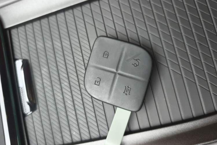 Used Lynk & Co 08 EM-P 2023 220 km Limited-Time Edition