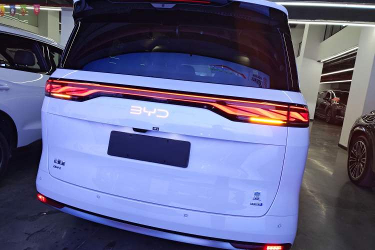 Used BYD Xia 2025 DM-i 1.5T 180km Excellence Model Rear