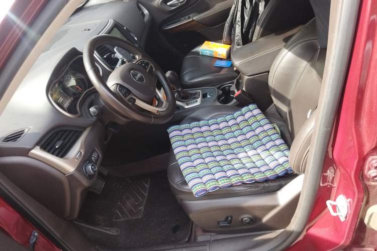 Used Jeep Cherokee 2016 2.0L Superior Edition Left Front Seat