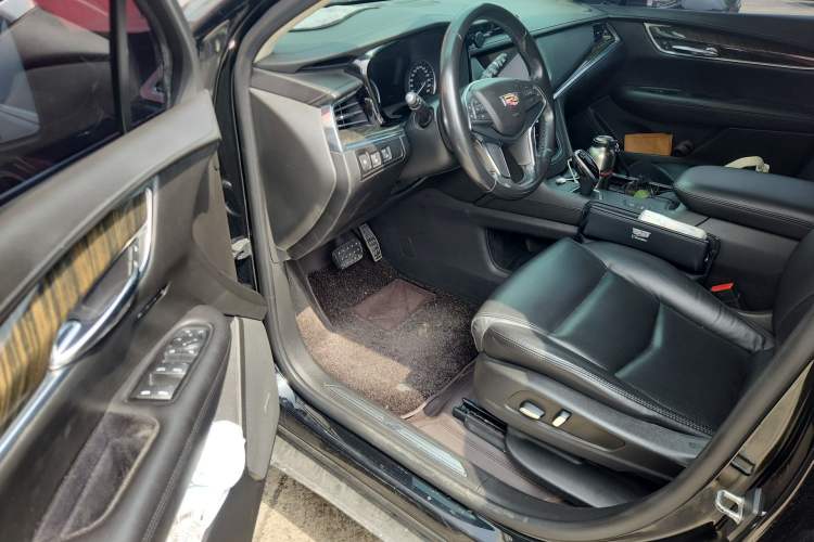 Used Cadillac XT5 2018 25T Luxury Model Driver Seat