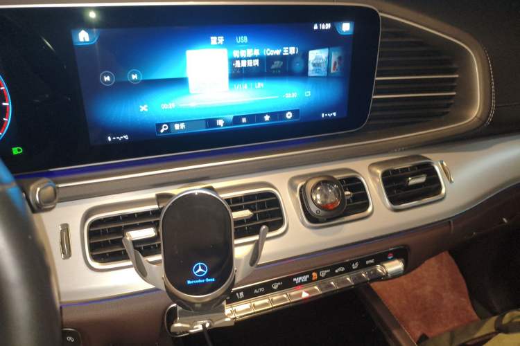 Used Mercedes-Benz GLE 2021 GLE 450 4MATIC Stylish Model Audio And AC Panel