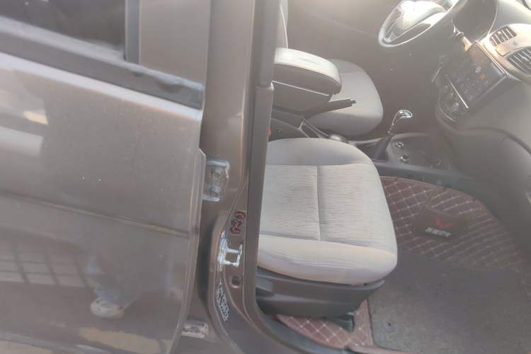 Used Wuling Hongguang 2015 1.5L S Basic Version China V Standard