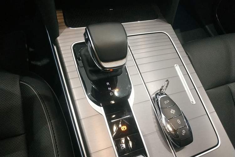 Used Hongqi HS7 PHEV 2024 2.0T PHEV Four-Wheel Drive Flagship Edition 6 Seats
