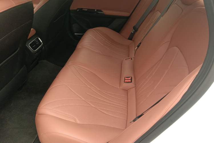 Used Geely Galaxy L6 2025 EM-i 140km Long-Range Version