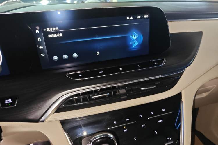 Used Buick GL8 2022 ES Landtrek 653T Luxury Edition