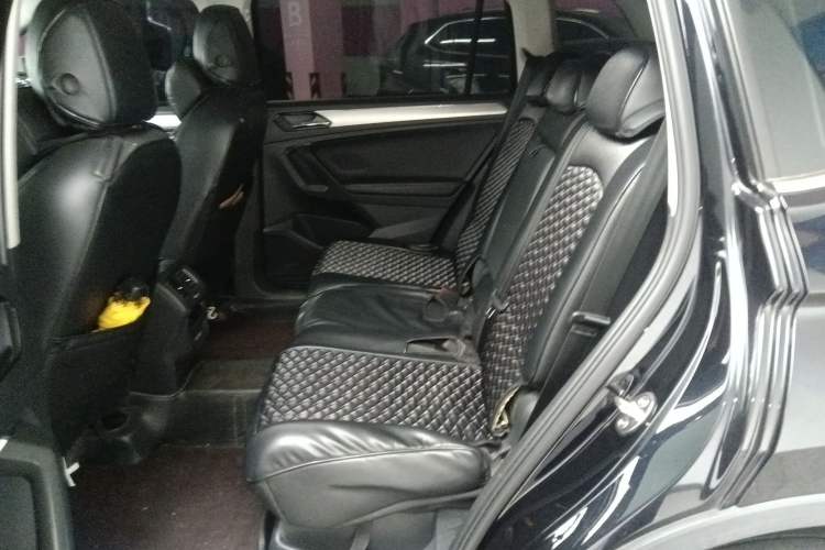 Used Volkswagen Tiguan L 2018 Facelift 330TSI Automatic Two-Wheel Drive Luxury Edition Left Rear Seat