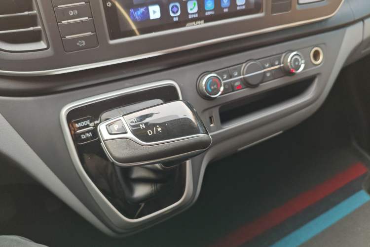 Used SAIC MAXUS Xintu V80 2025 PRO Aoyuntong 2.0T Automatic Long-Wheelbase Mid-Roof Model with 6/7/8/9 Seats
