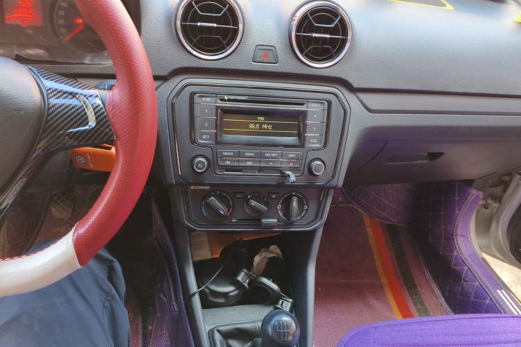 Used Volkswagen Jetta 2019 Dream Edition 1.4L Manual Fashion Version Audio And AC Panel