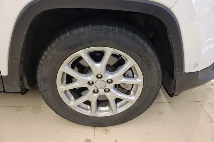 Used Jeep Cherokee 2016 2.4L Leading Edition Right Front Wheel Hub