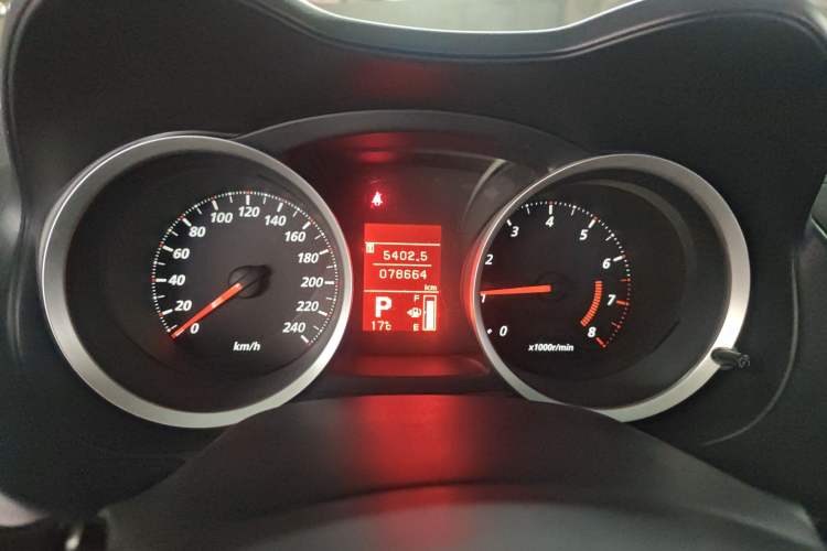 Used Mitsubishi Lancer EX 2011 Fashion Edition 1.8L CVT Comfort Version Odometer Close Up