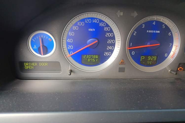 Used Volvo XC90 2011 2.5T Nordic-style Sport Edition Odometer Close Up