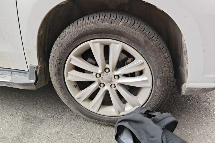 Used Haval H2 2016 Red-Label 1.5T Manual Two-Wheel Drive Luxury Model Right Front Wheel Hub