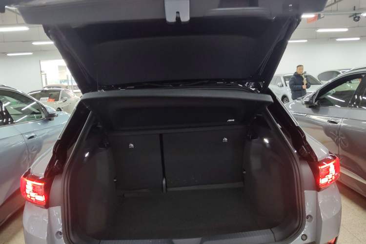 Used Volkswagen ID.4 CROZZ 2021 Long-Range Lite PRO Two-Wheel Drive Version
