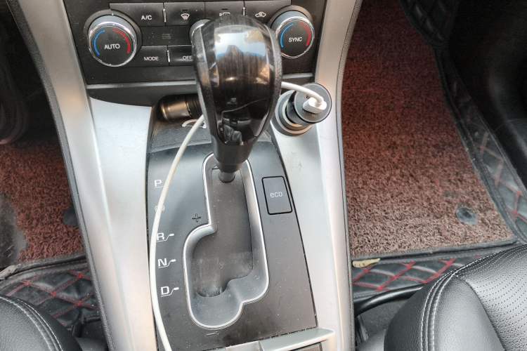 Used Chevrolet Captiva 2014 2.4L 4x4 Flagship Edition 7 Seats Gear Lever