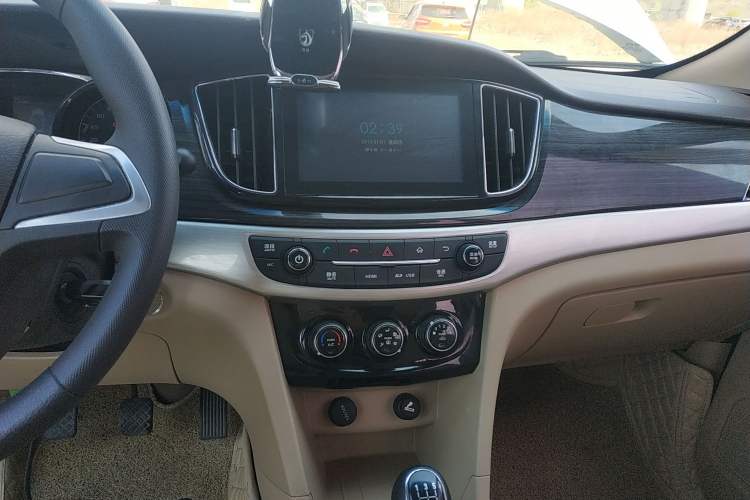 Used Baojun 730 2016 1.5L Manual Comfort Version 7 Seats China V Emission Standard Audio And AC Panel