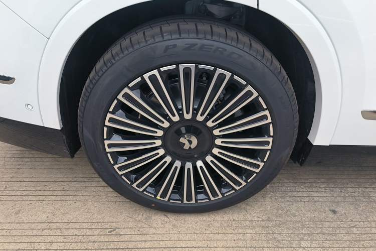 Used Nio ES8 2026 Model 6-seat Executive Luxury Edition Right Rear Wheel Hub
