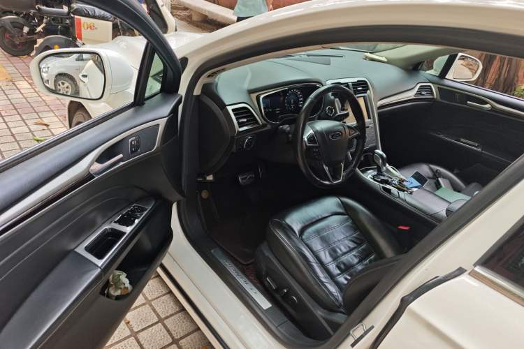 Used Ford Mondeo 2013 2.0L GTDi240 Flagship Edition
