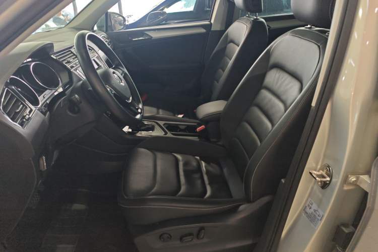 Used Volkswagen Tiguan L 2018 330TSI Automatic Two-Wheel Drive Luxury Edition Left Front Seat