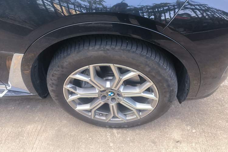 Used BMW X7 2024 xDrive40i Luxury Package – Leading Model